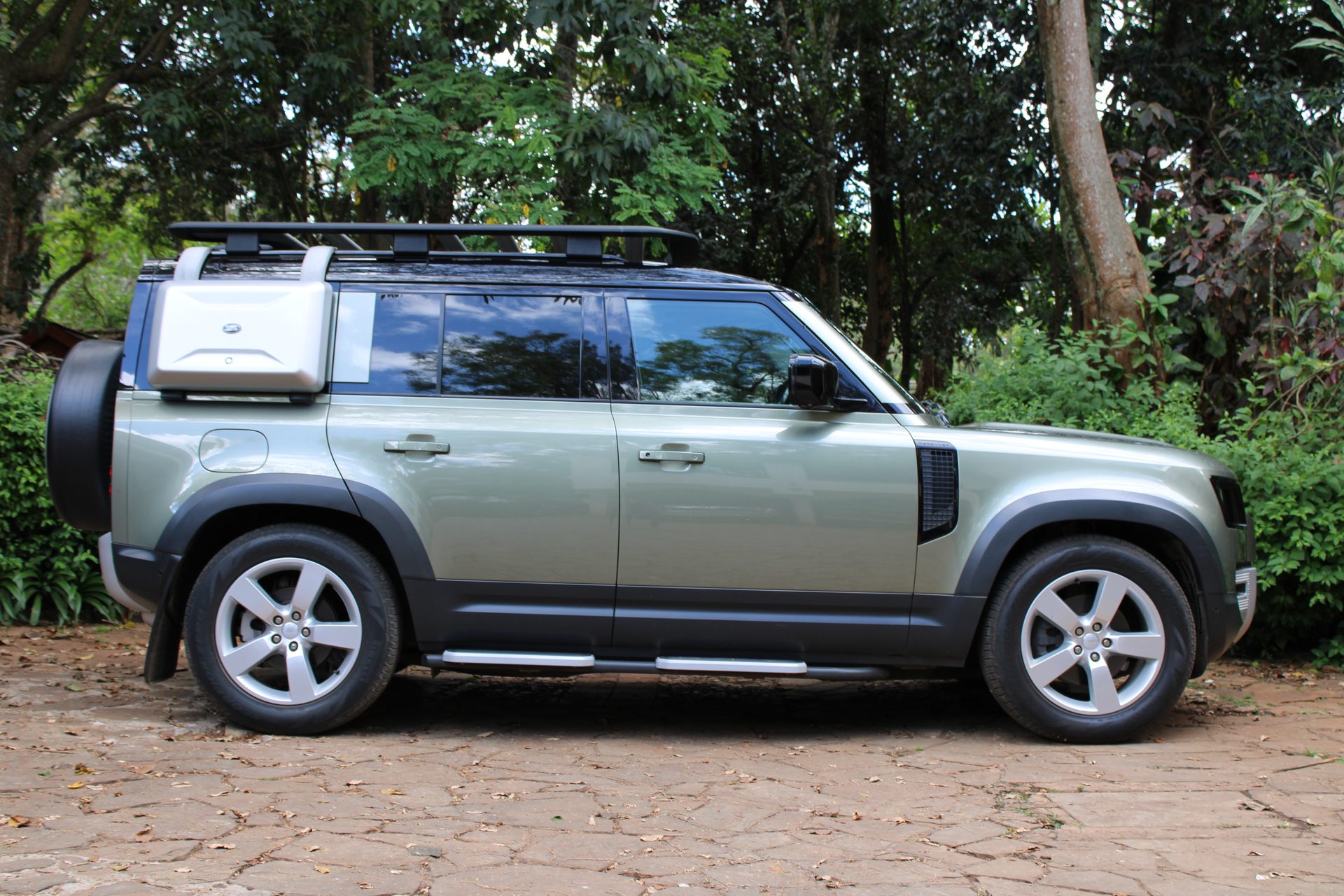 Land Rover Defender 110